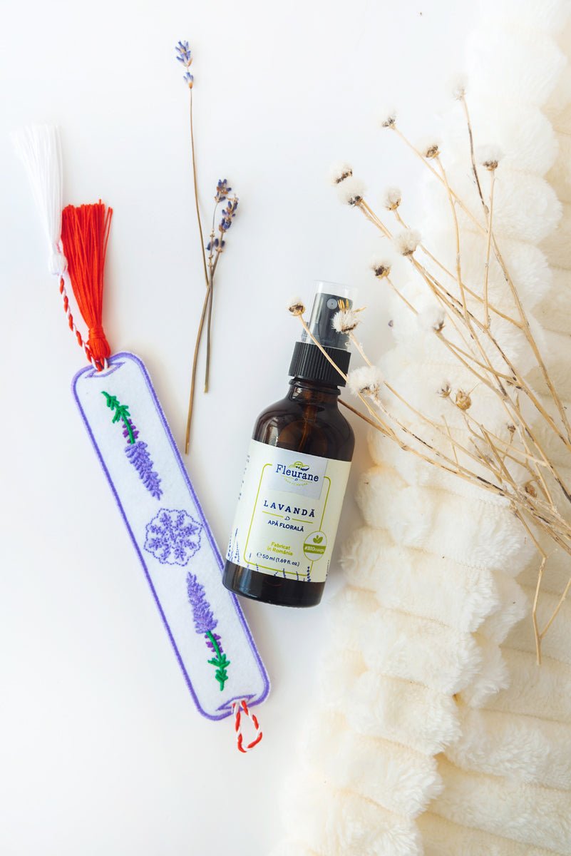Bratara - martisor brodata si apa florala de lavanda 