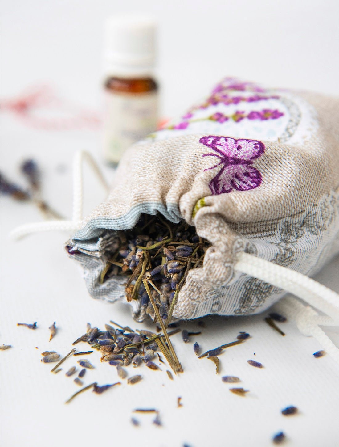 Sapun Roses, saculet cu lavanda BIO, ulei esential si apa florala